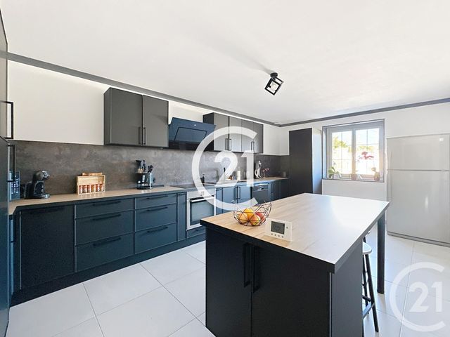 Maison à vendre - 7 pièces - 216,50 m2 - Boutiers St Trojan - 16 - POITOU-CHARENTES