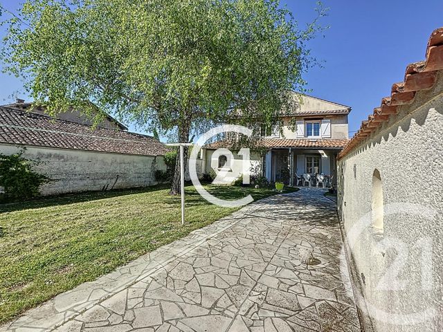 Maison à vendre - 7 pièces - 216,50 m2 - Boutiers St Trojan - 16 - POITOU-CHARENTES