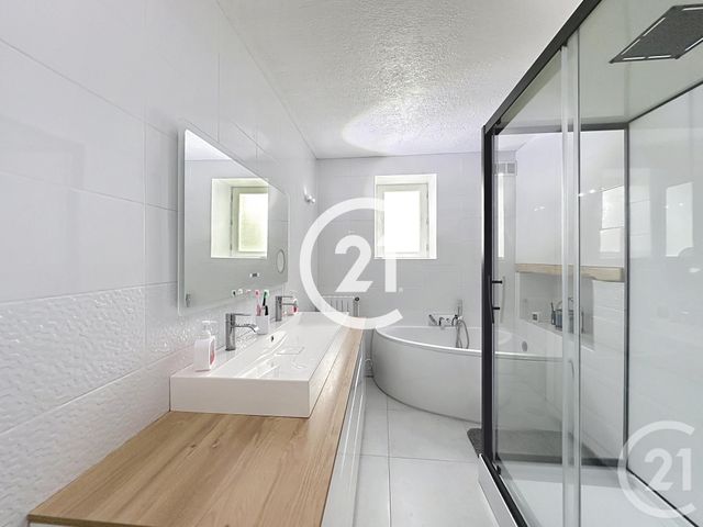 Maison à vendre - 7 pièces - 216,50 m2 - Boutiers St Trojan - 16 - POITOU-CHARENTES