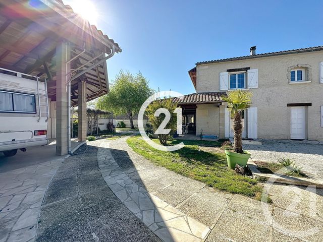 Maison à vendre - 7 pièces - 216,50 m2 - Boutiers St Trojan - 16 - POITOU-CHARENTES