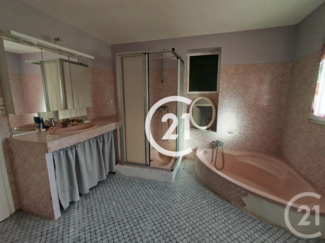 Maison &agrave; vendre - 6 pi&egrave;ces - 188 m2 - Boutiers St Trojan - 16 - POITOU-CHARENTES