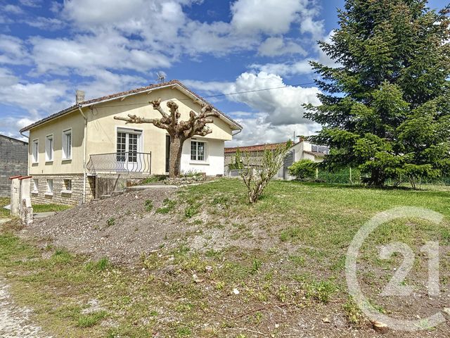 Maison à louer - 4 pièces - 138 m2 - Segonzac - 16 - POITOU-CHARENTES