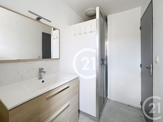 Maison &agrave; louer - 5 pi&egrave;ces - 89 m2 - Boutiers St Trojan - 16 - POITOU-CHARENTES