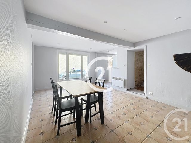 Maison &agrave; louer - 5 pi&egrave;ces - 89 m2 - Boutiers St Trojan - 16 - POITOU-CHARENTES