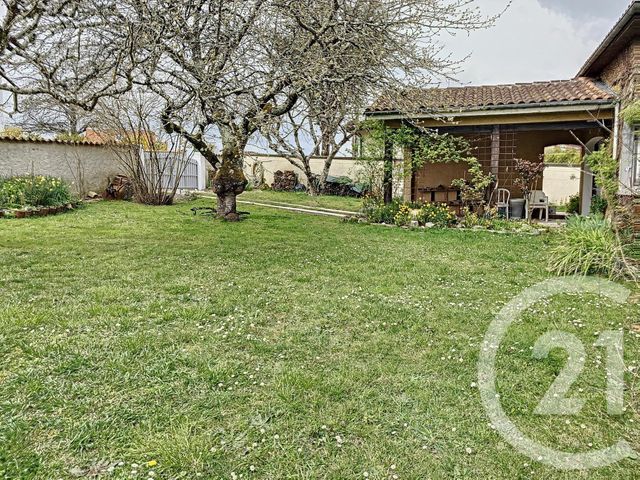 Maison &agrave; louer - 7 pi&egrave;ces - 124 m2 - Salles D Angles - 16 - POITOU-CHARENTES