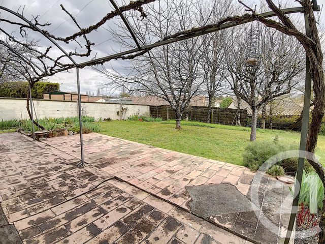 Maison &agrave; louer - 7 pi&egrave;ces - 124 m2 - Salles D Angles - 16 - POITOU-CHARENTES