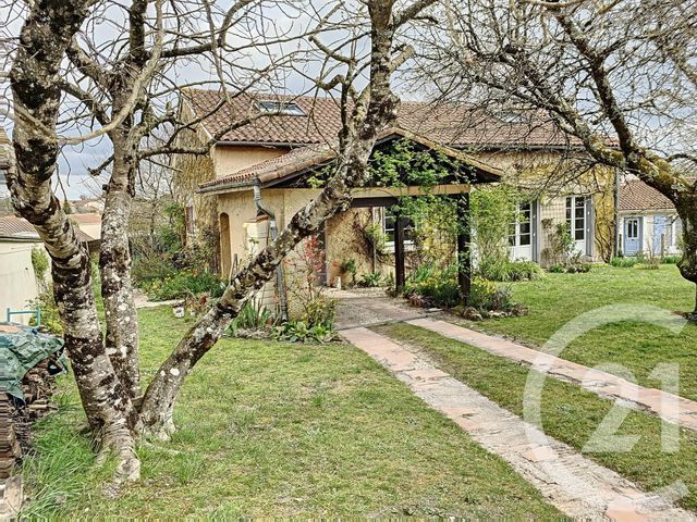 Maison &agrave; louer - 7 pi&egrave;ces - 124 m2 - Salles D Angles - 16 - POITOU-CHARENTES
