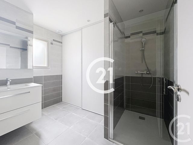 Maison à louer - 6 pièces - 153 m2 - Jarnac Champagne - 17 - POITOU-CHARENTES