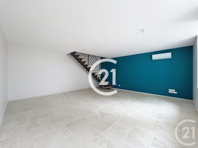 Maison à louer - 6 pièces - 153 m2 - Jarnac Champagne - 17 - POITOU-CHARENTES