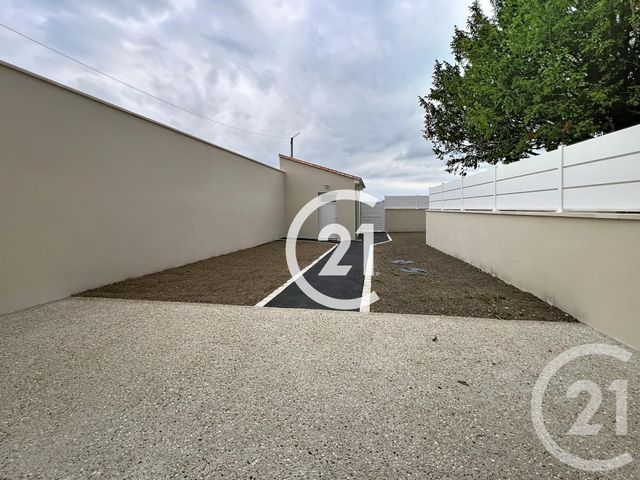 Maison à louer - 4 pièces - 125 m2 - Jarnac Champagne - 17 - POITOU-CHARENTES