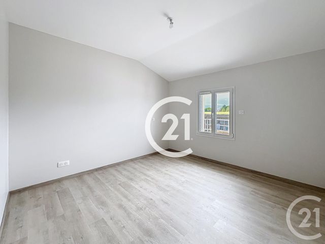 Maison à louer - 4 pièces - 125 m2 - Jarnac Champagne - 17 - POITOU-CHARENTES