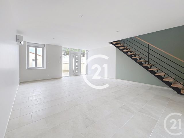 Maison à louer - 4 pièces - 125 m2 - Jarnac Champagne - 17 - POITOU-CHARENTES