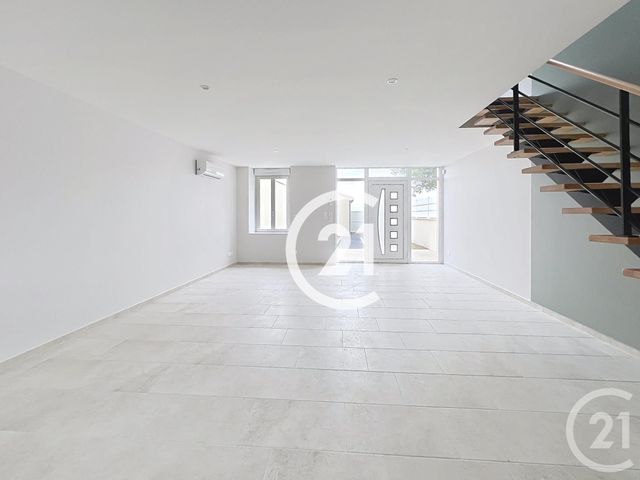 Maison à louer - 4 pièces - 125 m2 - Jarnac Champagne - 17 - POITOU-CHARENTES