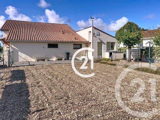 Maison à vendre - 3 pièces - 122 m2 - Chateaubernard - 16 - POITOU-CHARENTES