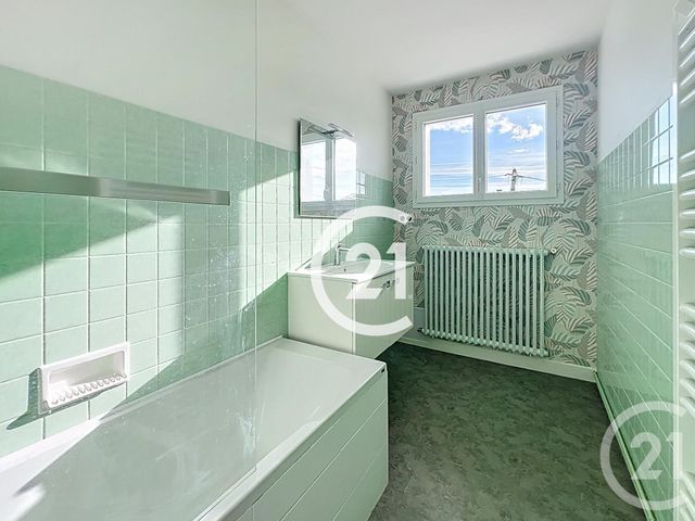 Maison &agrave; louer - 3 pi&egrave;ces - 99 m2 - Cognac - 16 - POITOU-CHARENTES