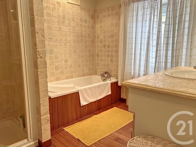 Maison &agrave; louer - 5 pi&egrave;ces - 166 m2 - St Laurent De Cognac - 16 - POITOU-CHARENTES