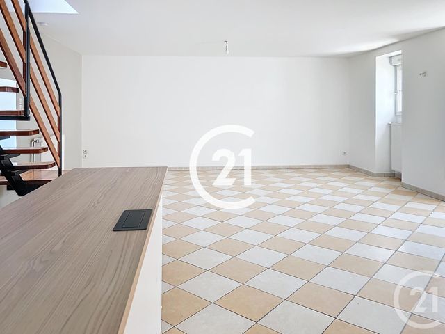 Maison &agrave; louer - 4 pi&egrave;ces - 132,70 m2 - Boutiers St Trojan - 16 - POITOU-CHARENTES