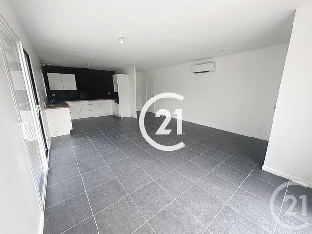 Maison &agrave; louer - 4 pi&egrave;ces - 90 m2 - St Fort Sur Le Ne - 16 - POITOU-CHARENTES