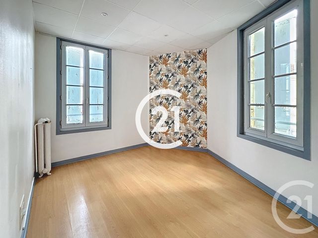 Appartement F4 &agrave; louer - 4 pi&egrave;ces - 127 m2 - Cognac - 16 - POITOU-CHARENTES