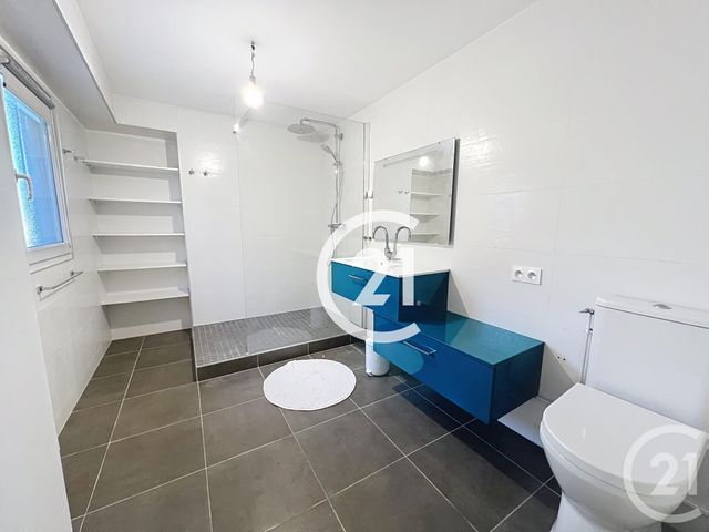 Maison &agrave; louer - 5 pi&egrave;ces - 111 m2 - St Brice - 16 - POITOU-CHARENTES