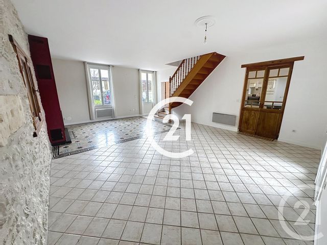 Maison &agrave; louer - 5 pi&egrave;ces - 120 m2 - Chateaubernard - 16 - POITOU-CHARENTES