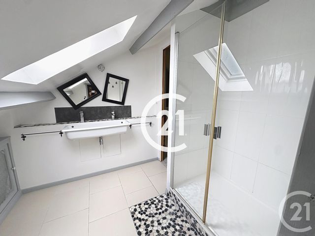 Maison &agrave; louer - 5 pi&egrave;ces - 120 m2 - Chateaubernard - 16 - POITOU-CHARENTES