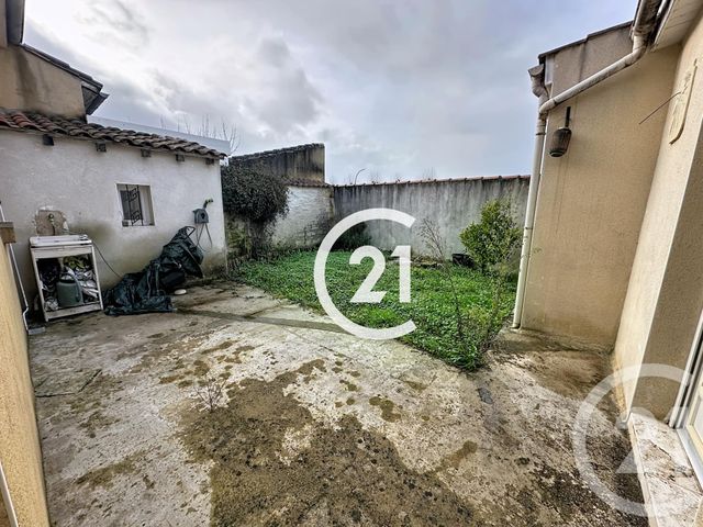 Maison &agrave; louer - 5 pi&egrave;ces - 120 m2 - Chateaubernard - 16 - POITOU-CHARENTES