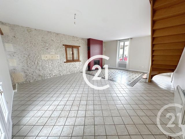 Maison &agrave; louer - 5 pi&egrave;ces - 120 m2 - Chateaubernard - 16 - POITOU-CHARENTES