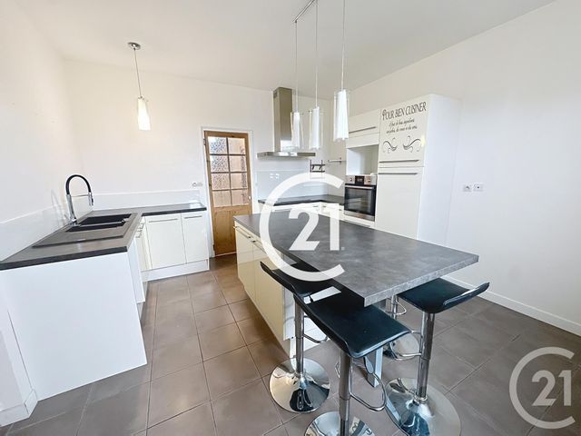 Maison &agrave; louer - 5 pi&egrave;ces - 120 m2 - Chateaubernard - 16 - POITOU-CHARENTES