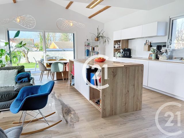 Maison &agrave; louer - 4 pi&egrave;ces - 128,88 m2 - St Brice - 16 - POITOU-CHARENTES