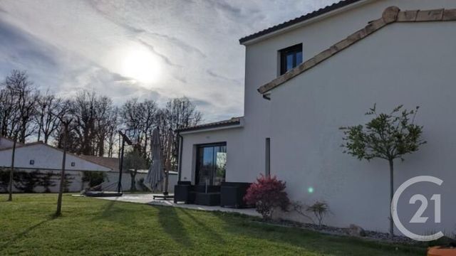 Maison &agrave; louer - 4 pi&egrave;ces - 128,88 m2 - St Brice - 16 - POITOU-CHARENTES
