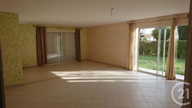 Maison &agrave; louer - 5 pi&egrave;ces - 149 m2 - Merpins - 16 - POITOU-CHARENTES