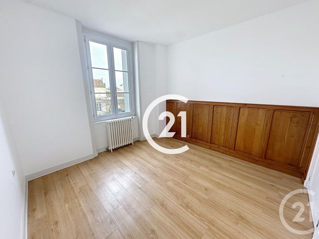 Appartement &agrave; louer - 4 pi&egrave;ces - 152 m2 - Cognac - 16 - POITOU-CHARENTES