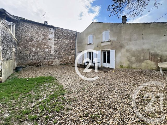 Maison &agrave; louer - 4 pi&egrave;ces - 123,50 m2 - St Brice - 16 - POITOU-CHARENTES