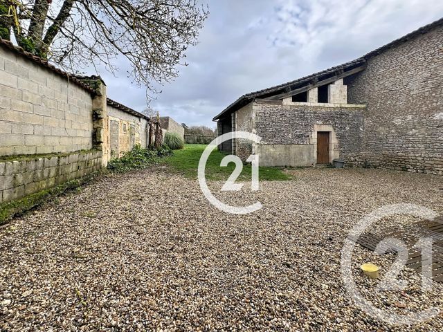Maison &agrave; louer - 4 pi&egrave;ces - 123,50 m2 - St Brice - 16 - POITOU-CHARENTES
