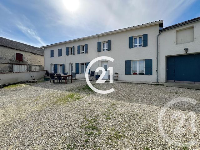 Appartement T3 &agrave; louer - 4 pi&egrave;ces - 95 m2 - Archiac - 17 - POITOU-CHARENTES