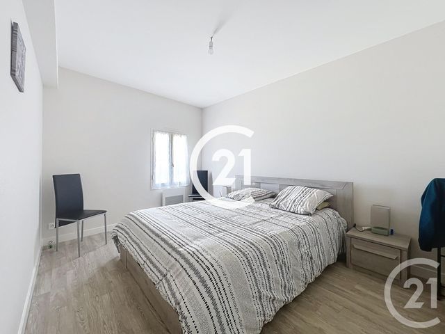 Appartement T3 &agrave; louer - 4 pi&egrave;ces - 95 m2 - Archiac - 17 - POITOU-CHARENTES