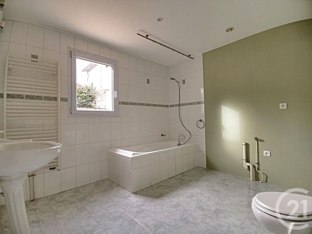 Maison &agrave; louer - 4 pi&egrave;ces - 108 m2 - Cognac - 16 - POITOU-CHARENTES