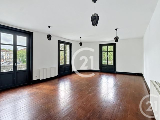 Appartement F3 &agrave; louer - 3 pi&egrave;ces - 84 m2 - Cognac - 16 - POITOU-CHARENTES