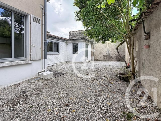 Maison &agrave; louer - 4 pi&egrave;ces - 136 m2 - St Laurent De Cognac - 16 - POITOU-CHARENTES