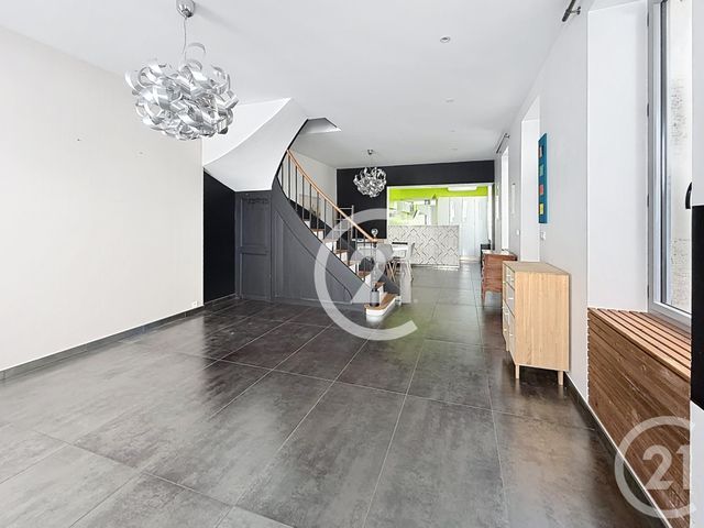 Maison &agrave; louer - 4 pi&egrave;ces - 136 m2 - St Laurent De Cognac - 16 - POITOU-CHARENTES