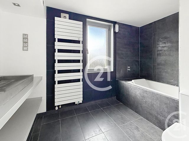 Maison &agrave; louer - 4 pi&egrave;ces - 136 m2 - St Laurent De Cognac - 16 - POITOU-CHARENTES