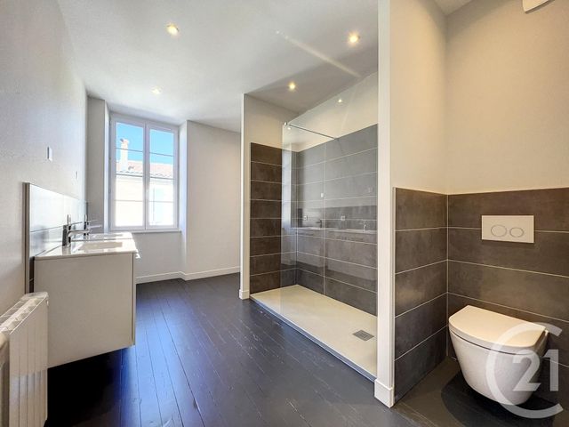 Maison &agrave; louer - 4 pi&egrave;ces - 132 m2 - Cognac - 16 - POITOU-CHARENTES