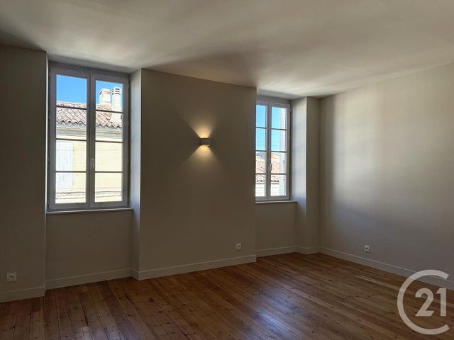 Maison &agrave; louer - 4 pi&egrave;ces - 132 m2 - Cognac - 16 - POITOU-CHARENTES