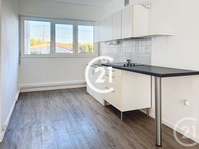Appartement F3 &agrave; louer - 3 pi&egrave;ces - 65,80 m2 - Cognac - 16 - POITOU-CHARENTES