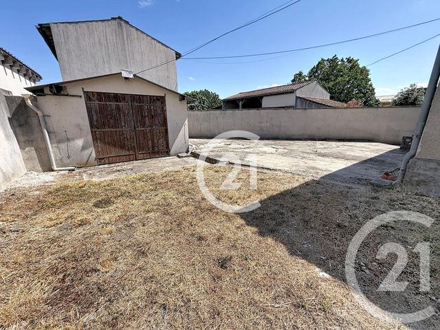 Maison &agrave; louer - 4 pi&egrave;ces - 95 m2 - Chateaubernard - 16 - POITOU-CHARENTES
