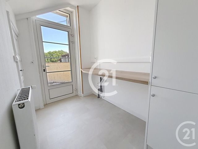 Maison &agrave; louer - 4 pi&egrave;ces - 95 m2 - Chateaubernard - 16 - POITOU-CHARENTES