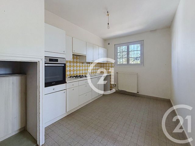 Maison &agrave; louer - 6 pi&egrave;ces - 154 m2 - Louzac St Andre - 16 - POITOU-CHARENTES