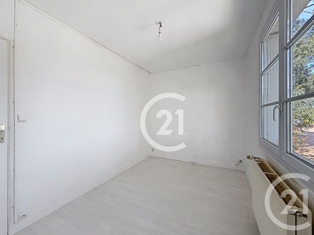 Maison &agrave; louer - 6 pi&egrave;ces - 154 m2 - Louzac St Andre - 16 - POITOU-CHARENTES
