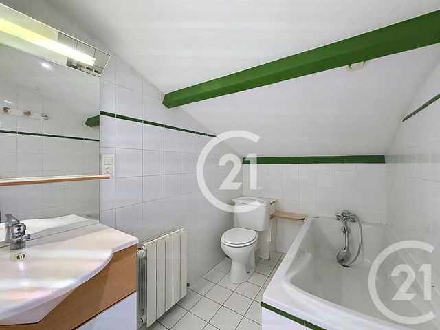 Maison &agrave; louer - 6 pi&egrave;ces - 154 m2 - Louzac St Andre - 16 - POITOU-CHARENTES
